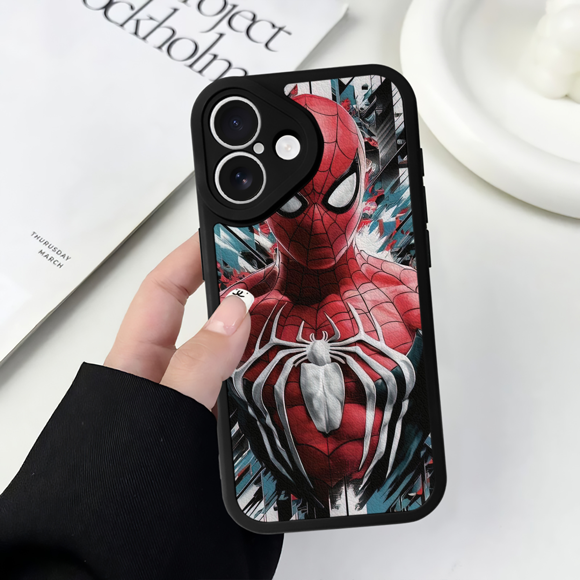 （画像用） Spider Man スパイダーマン 【iPhone 16シリーズ対応】シリコンスマホケース（レザー調） 材質：シリコン